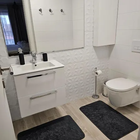 Apartament Central District Cuza 99 *